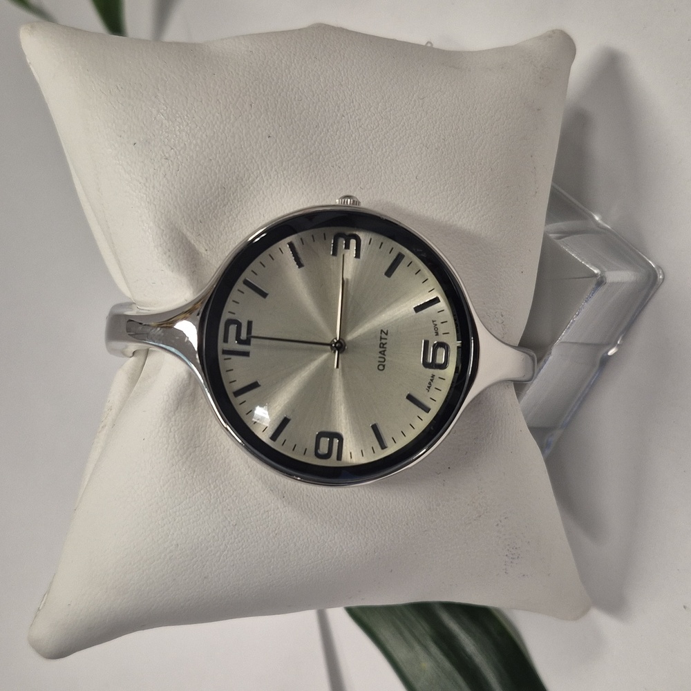 Silver Women's Quartz Watch - Picture 5 of 6